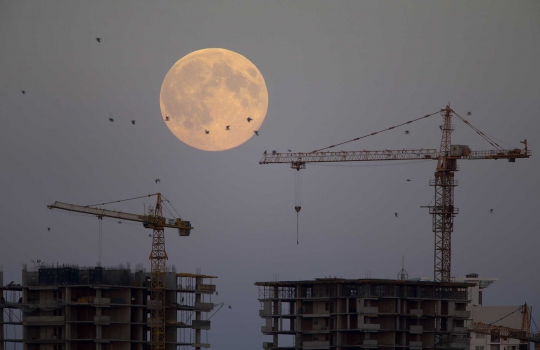 Indahnya fenomena Supermoon dilihat dari berbagai belahan dunia