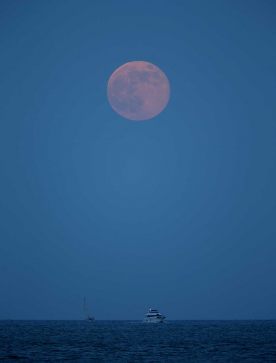 Indahnya fenomena Supermoon dilihat dari berbagai belahan dunia