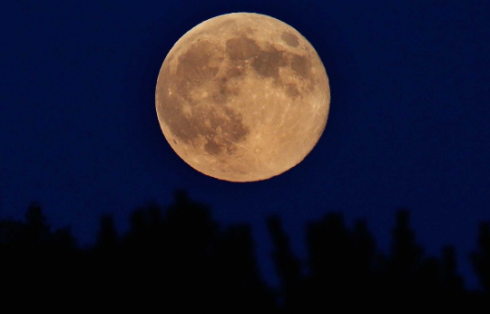 Indahnya fenomena Supermoon dilihat dari berbagai belahan dunia