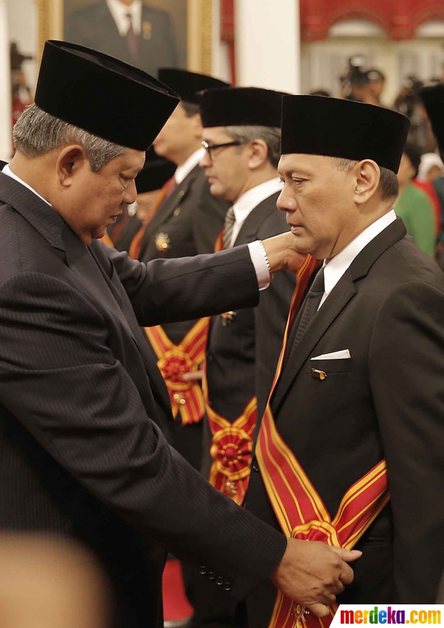 Foto : SBY anugerahkan tanda kehormatan RI untuk 55 tokoh 