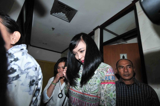 Penampilan Angelina Sondakh saat hendak bersaksi di sidang Anas