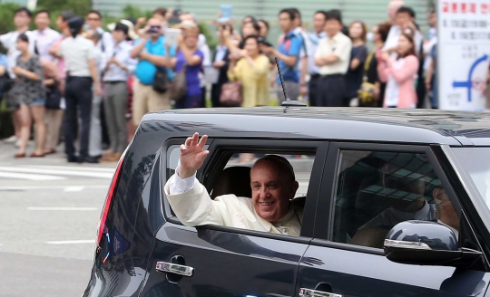 Paus Francis tiba di Korsel usai 30 menit tembakan roket Korut