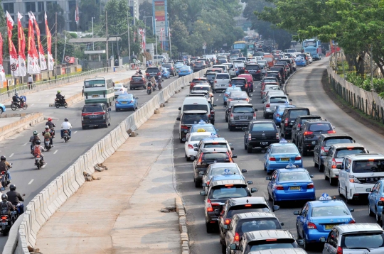 Kemacetan lalu lintas Sudirman akibat proyek MRT