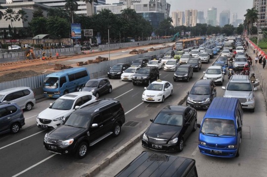 Kemacetan lalu lintas Sudirman akibat proyek MRT