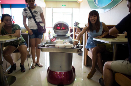 Restoran di China ini pekerjakan robot sebagai koki dan pelayan