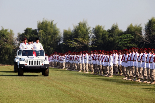 Prabowo dan pendukungnya gelar upacara HUT RI ke-69 di Cibinong