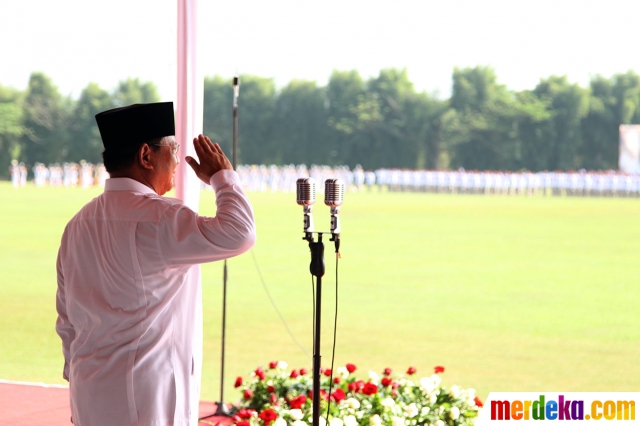 Foto : Prabowo dan pendukungnya gelar upacara HUT RI ke-69 