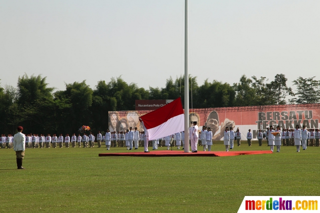 Foto : Prabowo dan pendukungnya gelar upacara HUT RI ke-69 