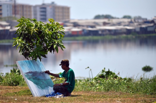 Meriahkan HUT RI, seniman melukis keindahan Waduk Pluit