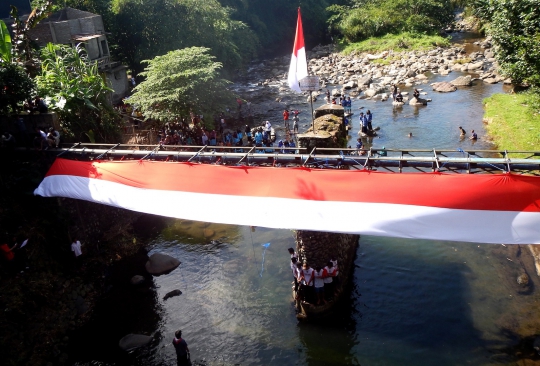 Keunikan warga Banyumas gelar upacara kemerdekaan di sungai