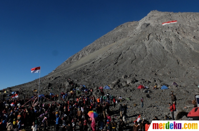 Foto : Ekstremnya upacara bendera 17 Agustus di Gunung 