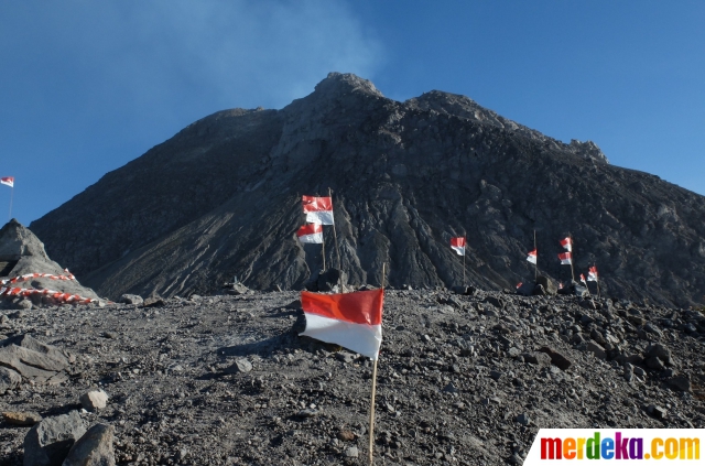 Foto : Ekstremnya upacara bendera 17 Agustus di Gunung 