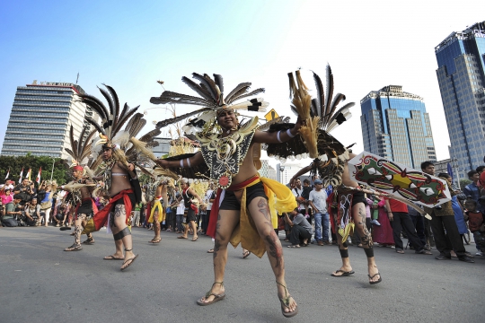 Kemeriahan Pawai Seni Budaya Kreatif 2014 di Jakarta