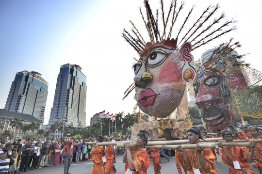 Kemeriahan Pawai Seni Budaya Kreatif 2014 di Jakarta