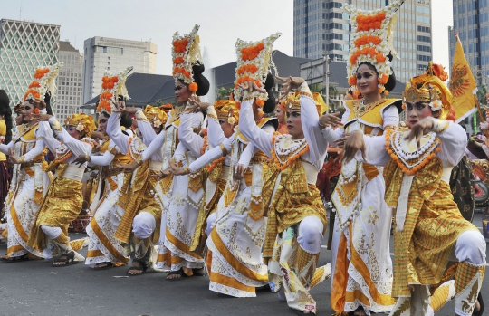 Kemeriahan Pawai Seni Budaya Kreatif 2014 di Jakarta