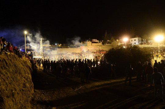 Keekstreman tanduk api di Festival El Novillo de Bombas