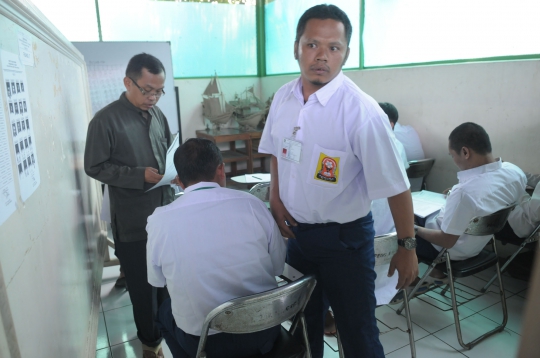 Memantau pelaksanaan ujian paket B dan C di Lapas Cipinang