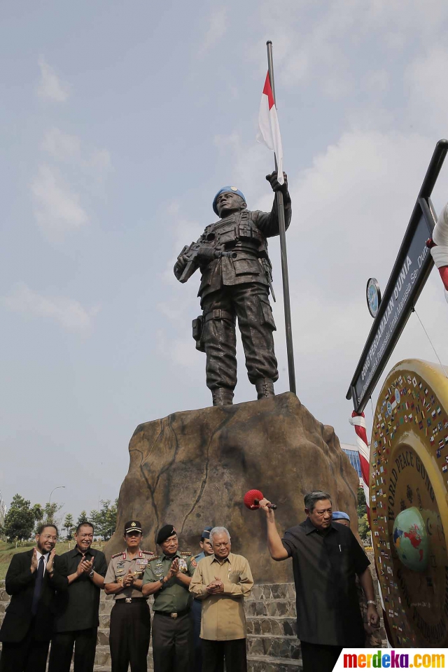 Foto : Presiden SBY saat resmikan simbol perdamaian dunia 