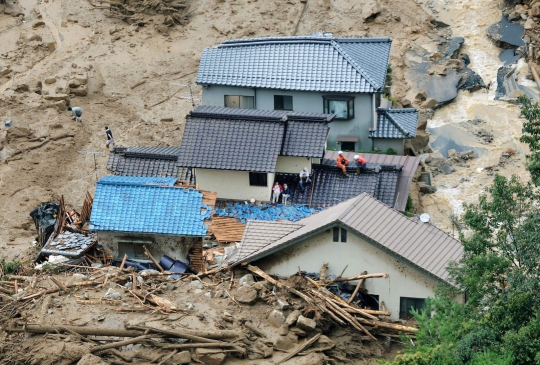 Ratusan rumah tersapu longsor di Hiroshima, 18 tewas