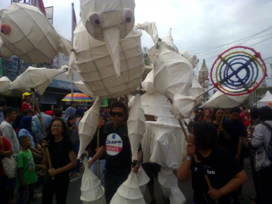Kemeriahan pawai pembukaan Festival Kesenian Yogyakarta ke-26