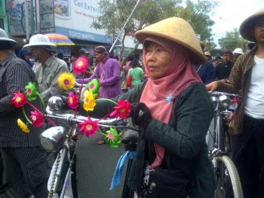 Kemeriahan pawai pembukaan Festival Kesenian Yogyakarta ke-26