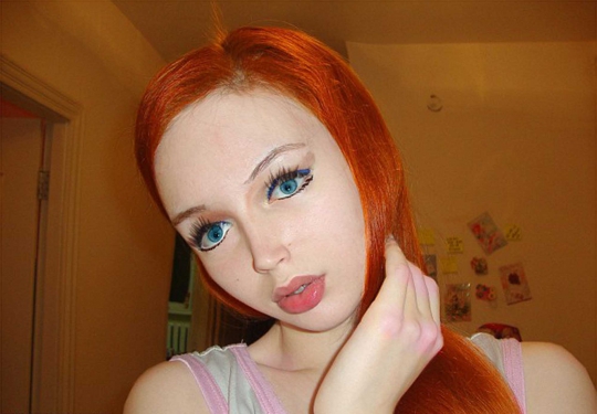 Ini gadis seksi asal Ukraina yang mirip boneka Barbie