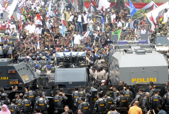 Ribuan pendukung Prabowo-Hatta paksa terobos pengamanan polisi