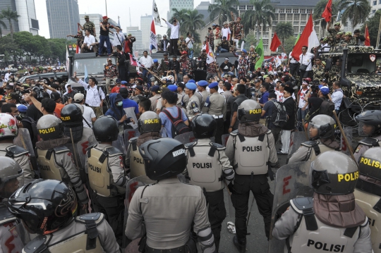 Ribuan pendukung Prabowo-Hatta paksa terobos pengamanan polisi