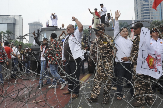 Ribuan pendukung Prabowo-Hatta paksa terobos pengamanan polisi