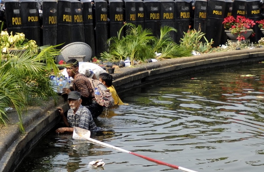 Ini 3 orang yang tercebur kolam Bundaran Indosat saat rusuh