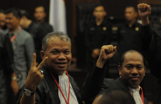 Euforia tim pengacara Jokowi-JK rayakan putusan MK