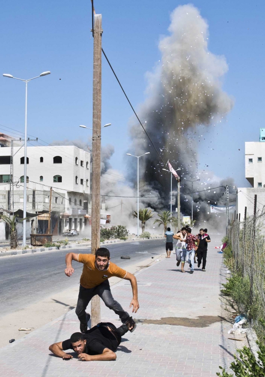 Dahsyatnya ledakan rudal Israel serang permukiman warga Gaza