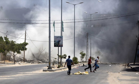 Dahsyatnya ledakan rudal Israel serang permukiman warga Gaza