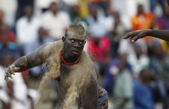 Menengok gulat tradisional khas masyarakat Afrika Barat