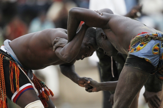 Menengok gulat tradisional khas masyarakat Afrika Barat