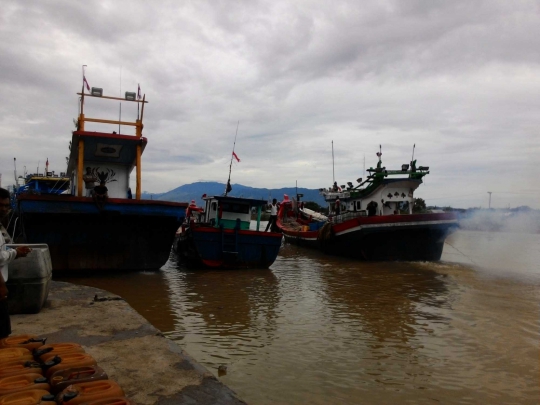 Nasib ratusan nelayan Aceh tak bisa melaut akibat solar langka