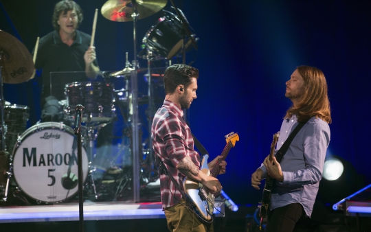 Luncurkan album baru, Maroon 5 gebrak panggung iHeartRadio