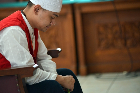 Jalani sidang lanjutan, Ustaz Guntur Bumi khusyuk berzikir