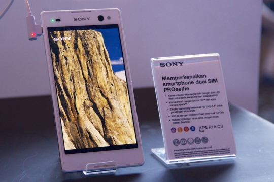 Sony luncurkan smartphone ramping canggih Xperia C3 dan T3