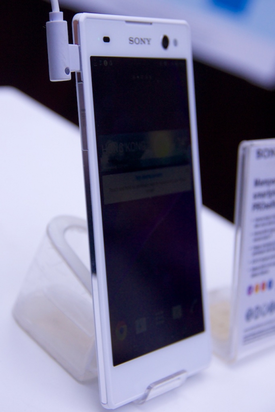 Sony luncurkan smartphone ramping canggih Xperia C3 dan T3