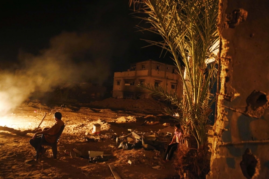 Api unggun jadi andalan warga Gaza lewati malam tanpa listrik