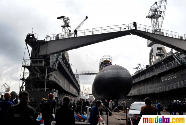 Rusia luncurkan kapal selam diesel-listrik Stary Oskol - merdeka.com