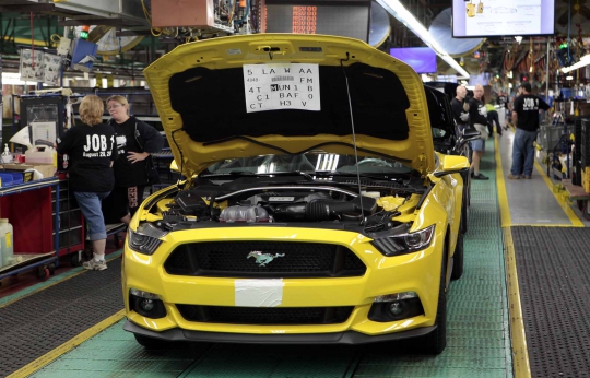 Mengintip produksi muscle car Ford Mustang 2015 bertenaga 435 HP