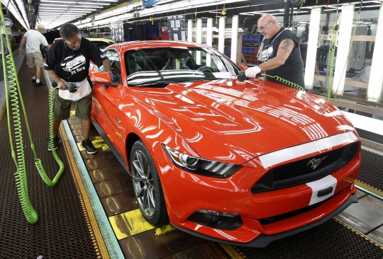 Mengintip produksi muscle car Ford Mustang 2015 bertenaga 435 HP