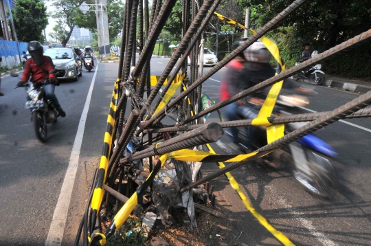 Besi tiang monorail ancam keselamatan pengendara