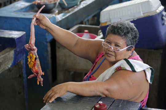 Menyantap kuliner iguana di pasar oriental Nikaragua