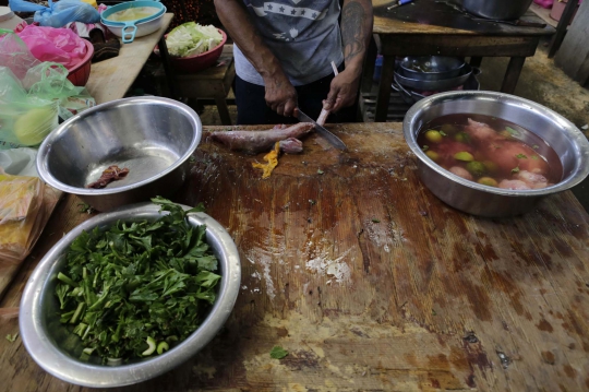 Menyantap kuliner iguana di pasar oriental Nikaragua