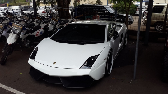 Ngebut, Lamborghini putih Rp 8 miliar ini disita polisi