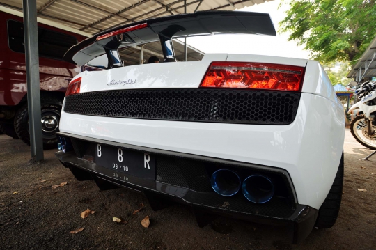 Lamborghini putih yang ditilang ini dicurigai mobil selundupan