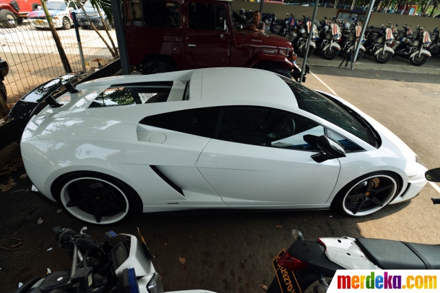 Foto Lamborghini putih  yang ditilang ini dicurigai mobil  